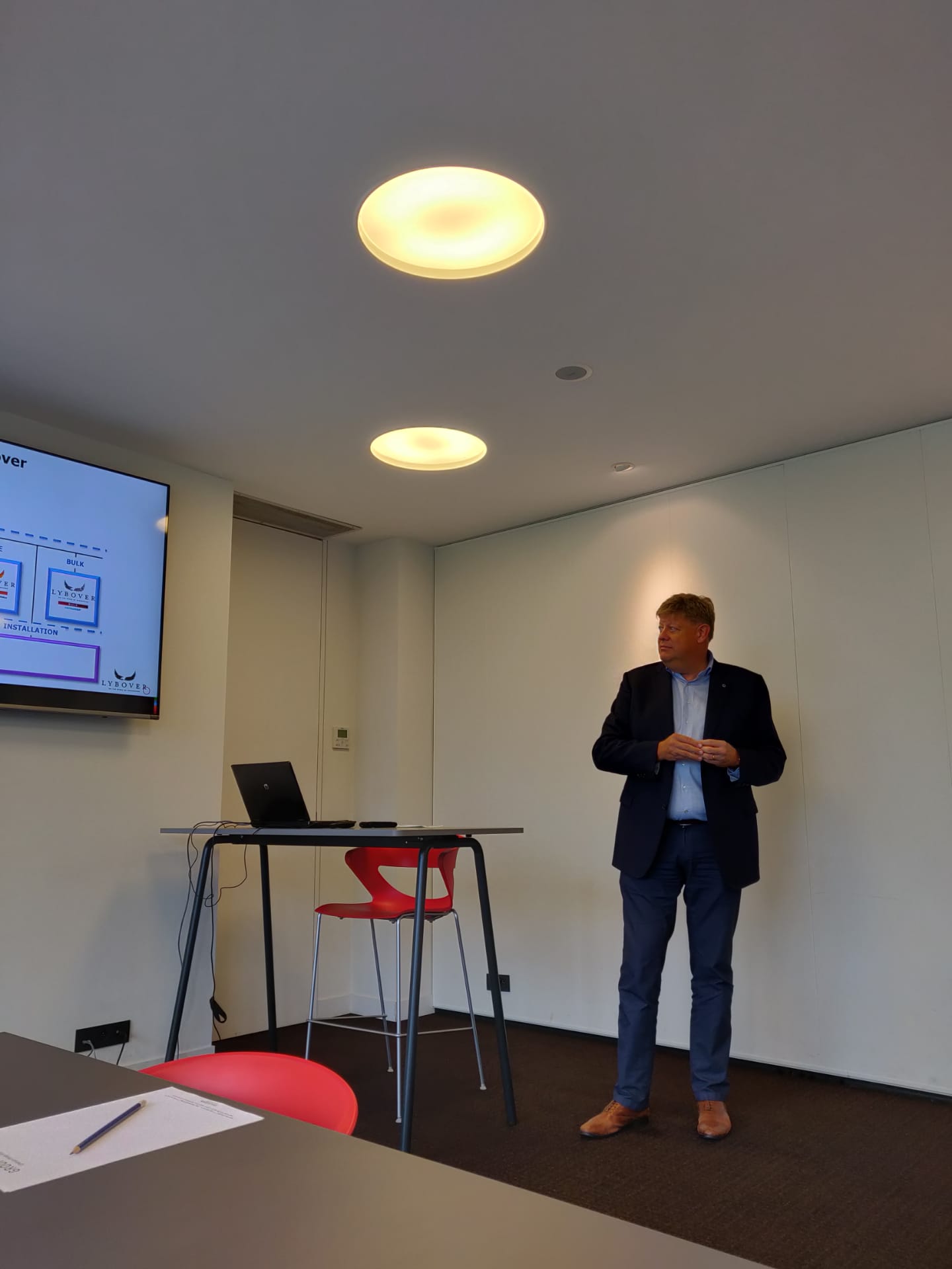 Lybover a accueilli la session à Waregem. Hans Boels a fait une brève présentation de l'entreprise.